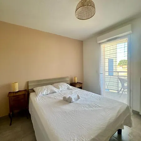 Cosy Perpi Gare Apartment